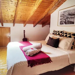 Attic Private Bedroom Séjour chez l'habitant